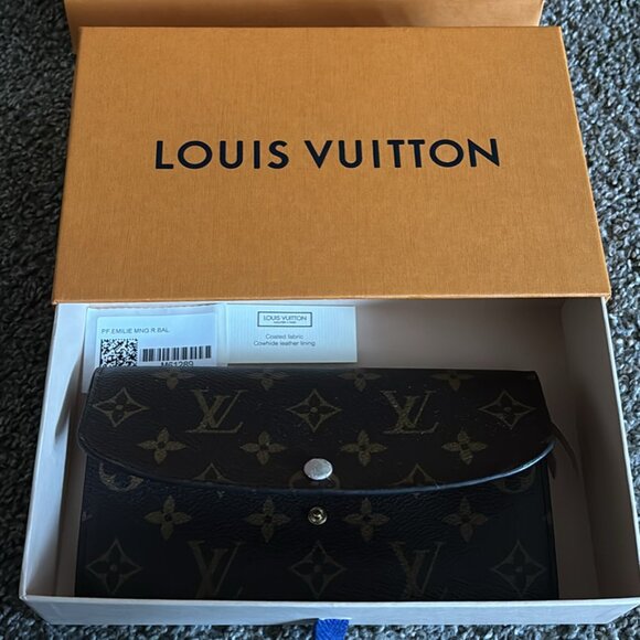 Louis Vuitton Emilie Wallet - Picture 1 of 2